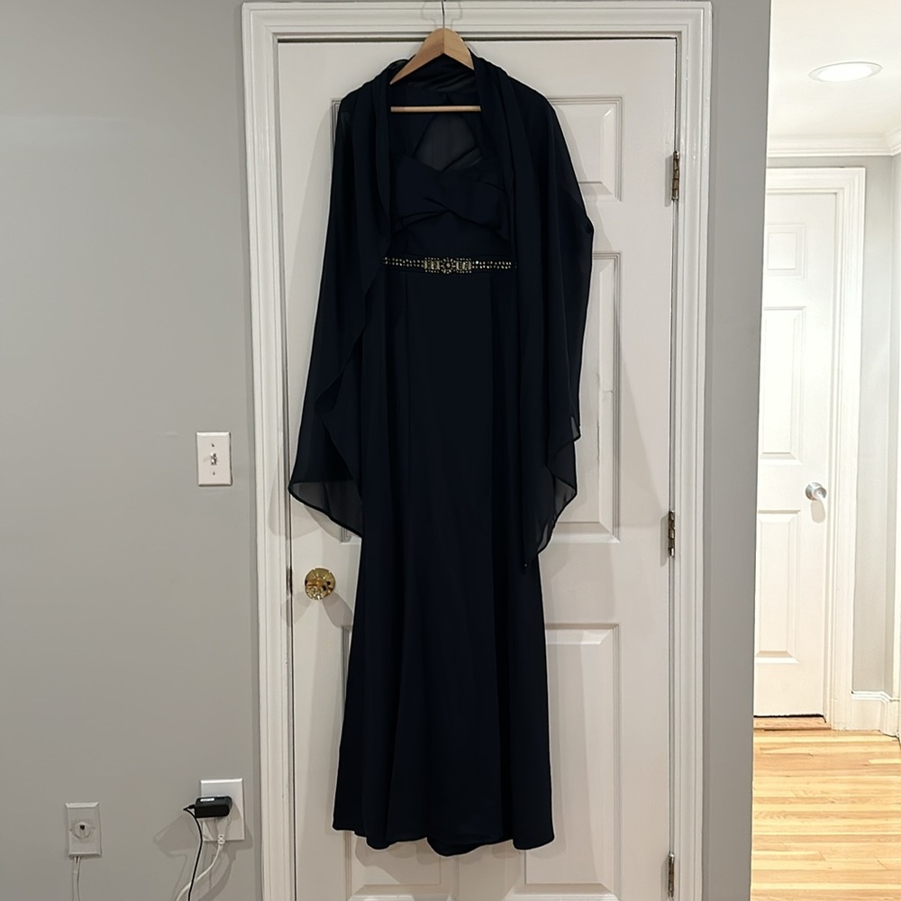 Adrianna Papell Formal Dress: Cap-Sleeve Gown AND matching scarf, Size 10 - Picture 6 of 14